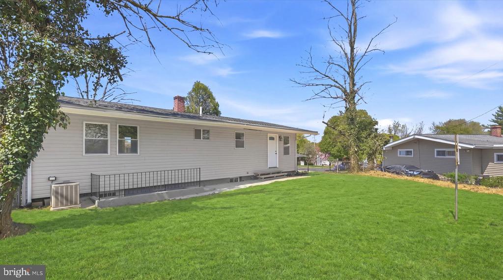 3901 TIVERTON ROAD