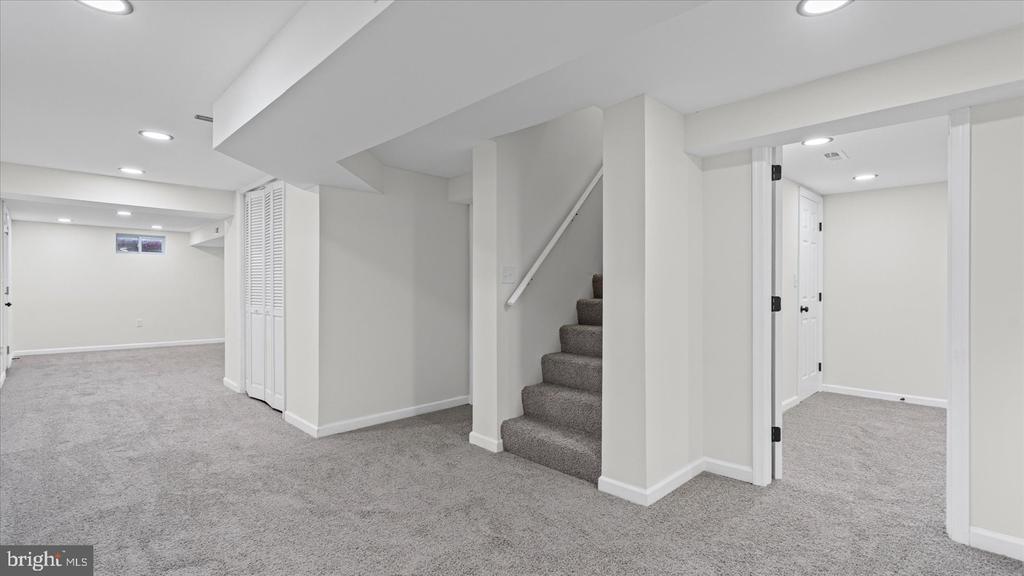 3901 TIVERTON ROAD