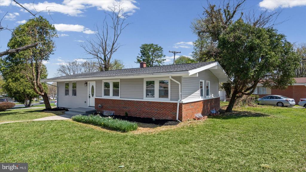 3901 TIVERTON ROAD