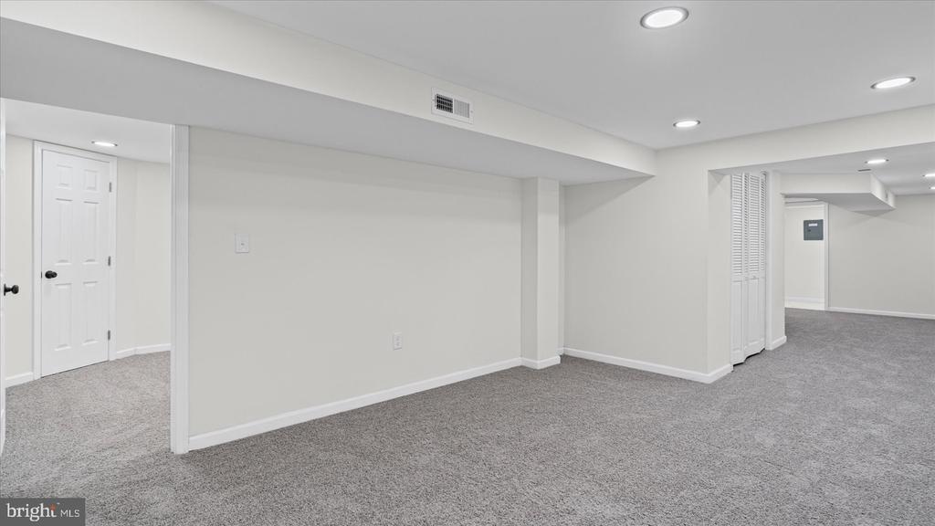 3901 TIVERTON ROAD
