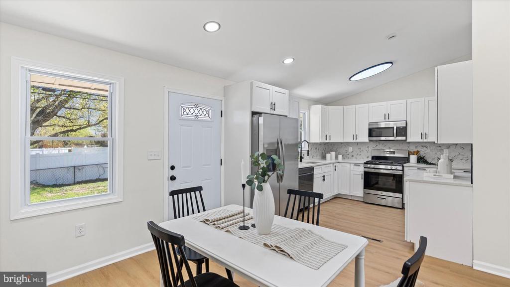 3901 TIVERTON ROAD