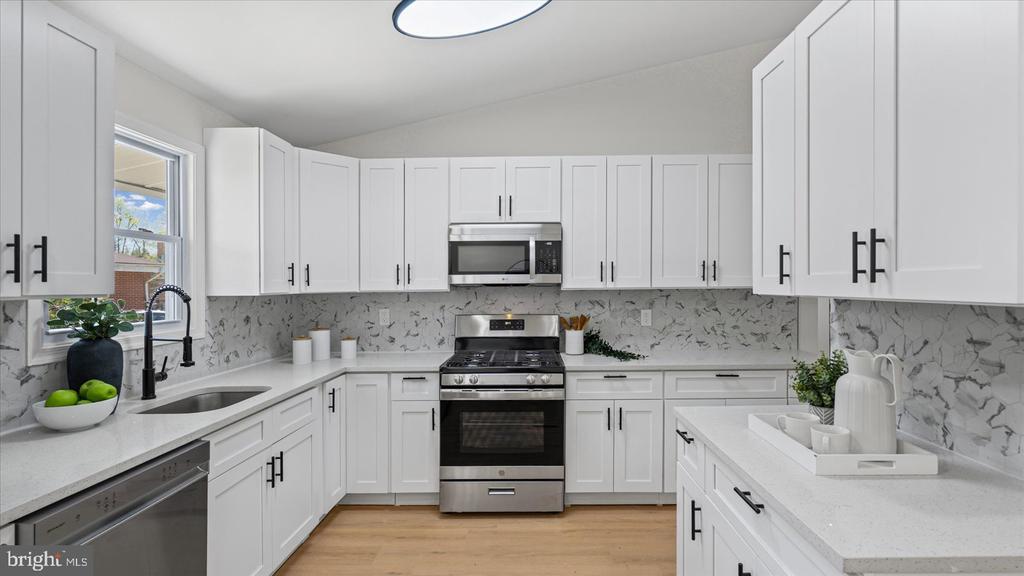 3901 TIVERTON ROAD