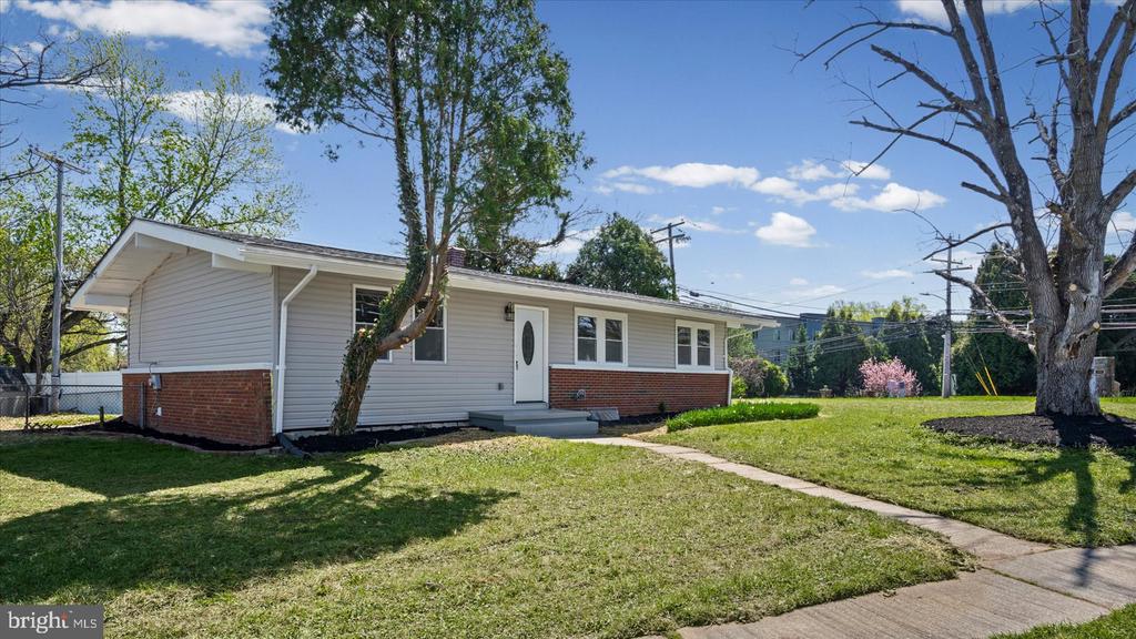 3901 TIVERTON ROAD