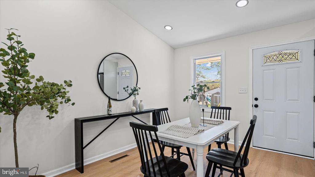 3901 TIVERTON ROAD