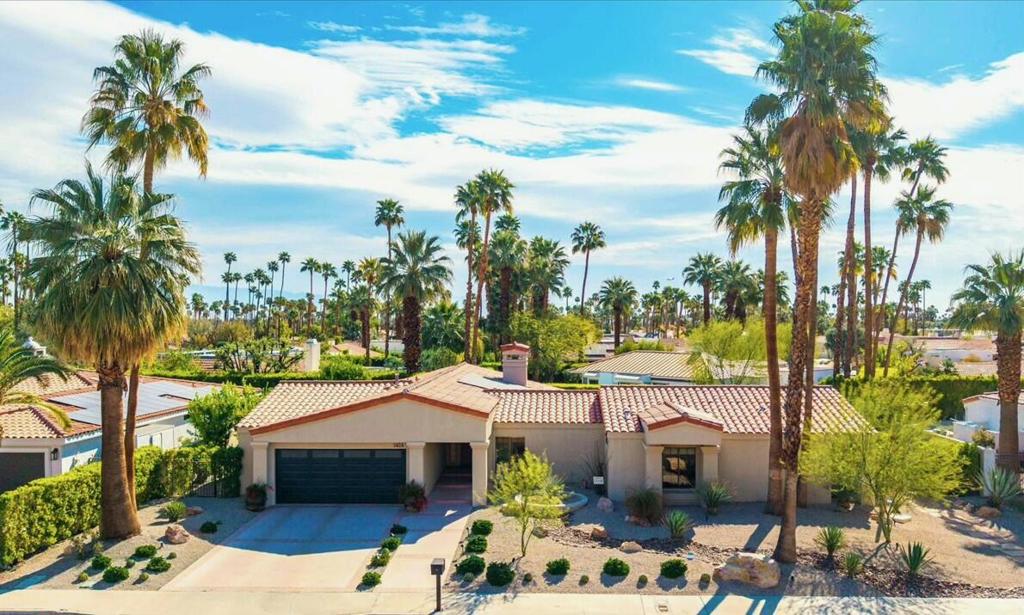 1424 S San Joaquin Drive