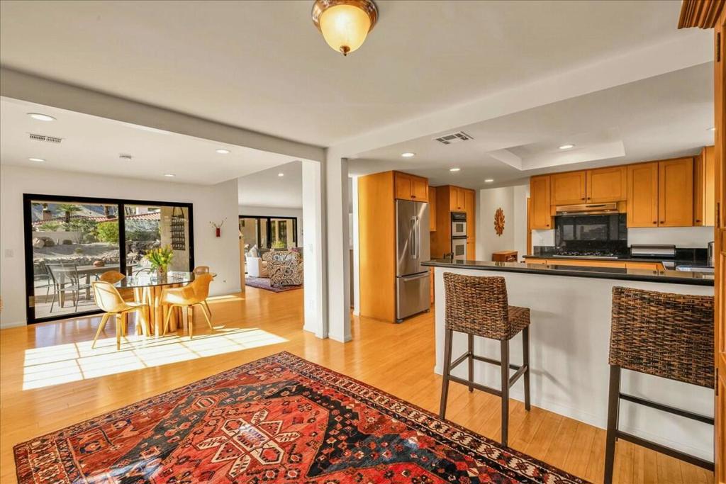 1424 S San Joaquin Drive