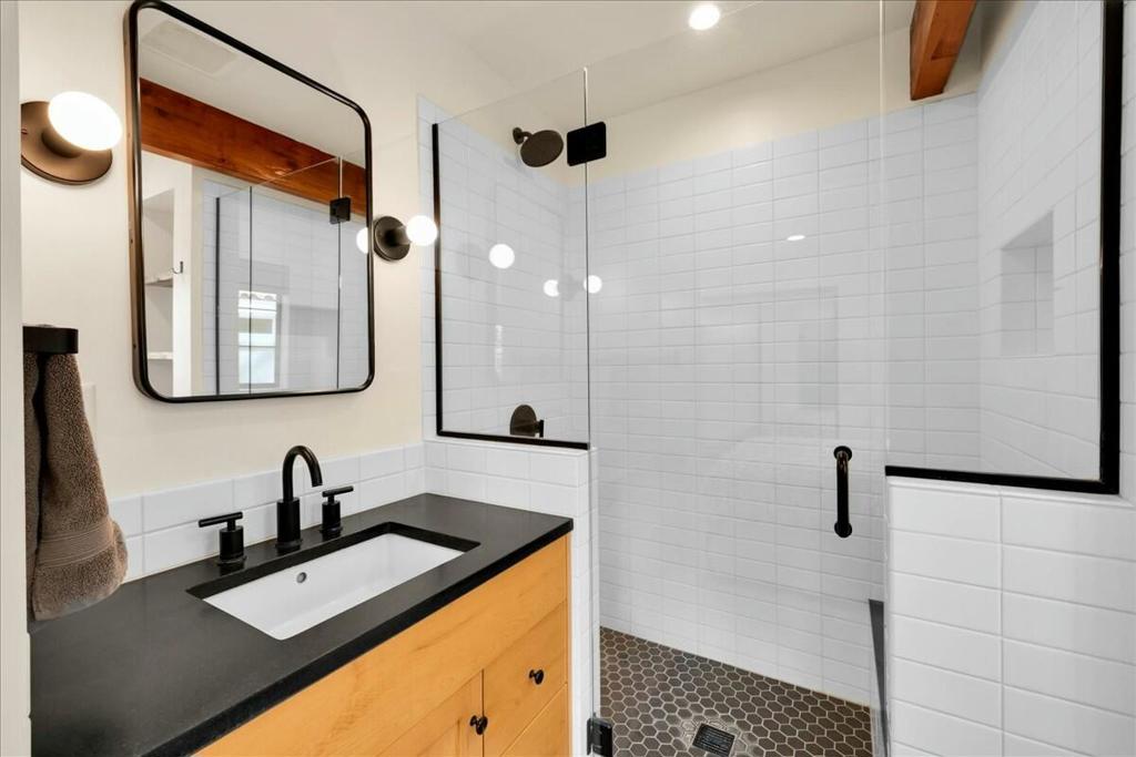 1424 S San Joaquin Drive