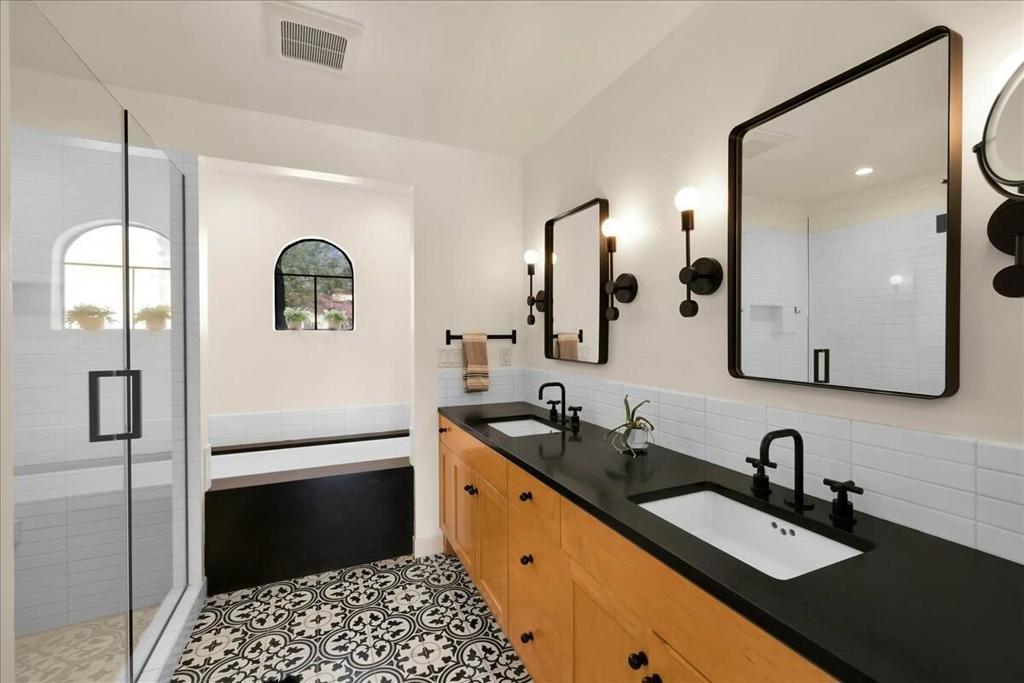 1424 S San Joaquin Drive