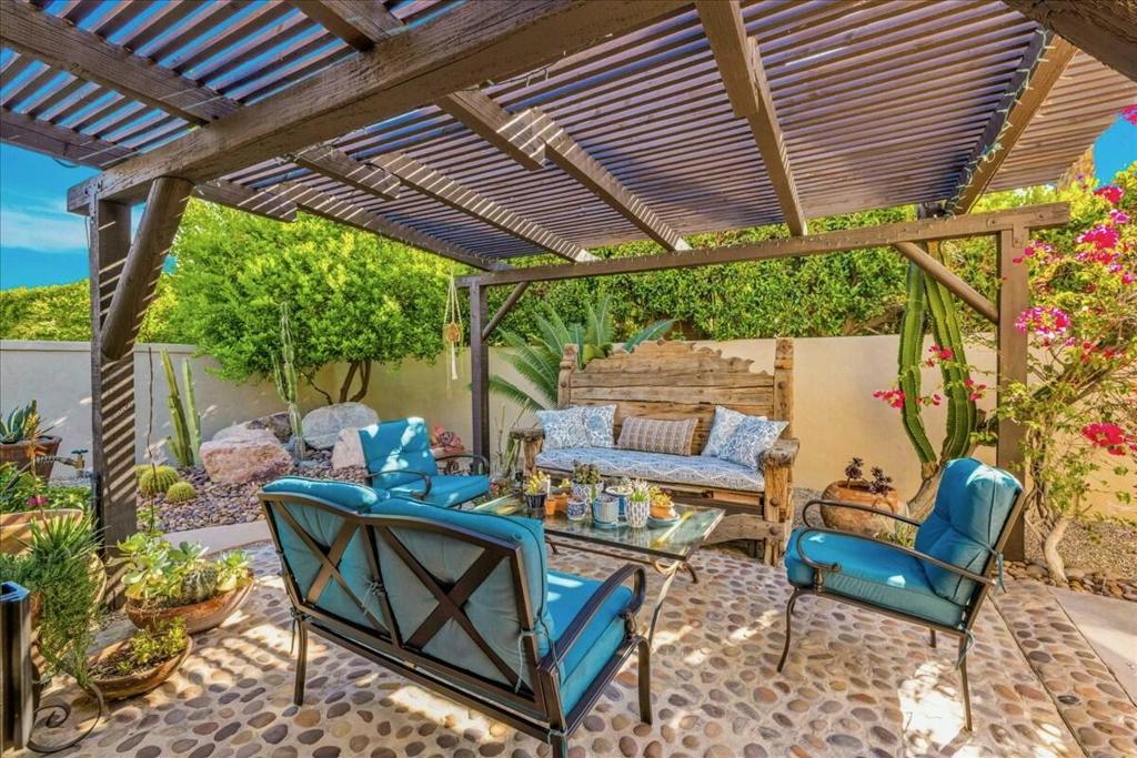 1424 S San Joaquin Drive