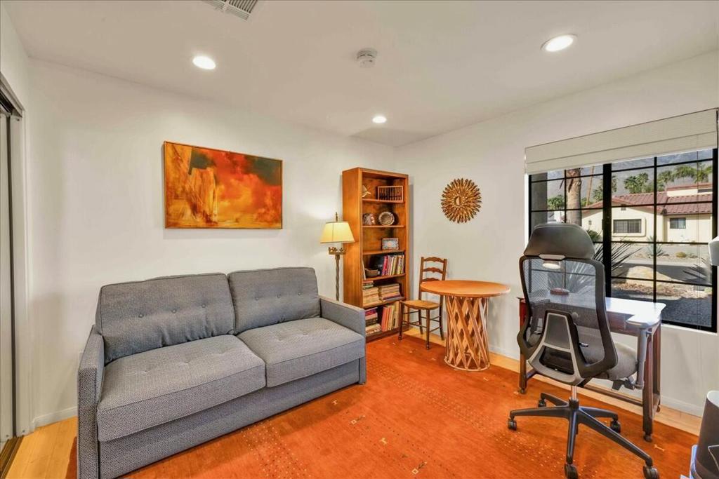 1424 S San Joaquin Drive