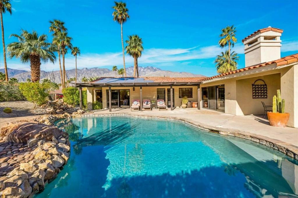 1424 S San Joaquin Drive