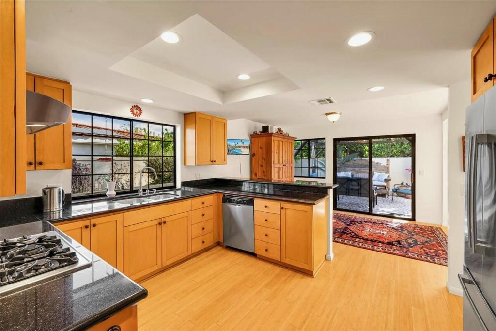 1424 S San Joaquin Drive