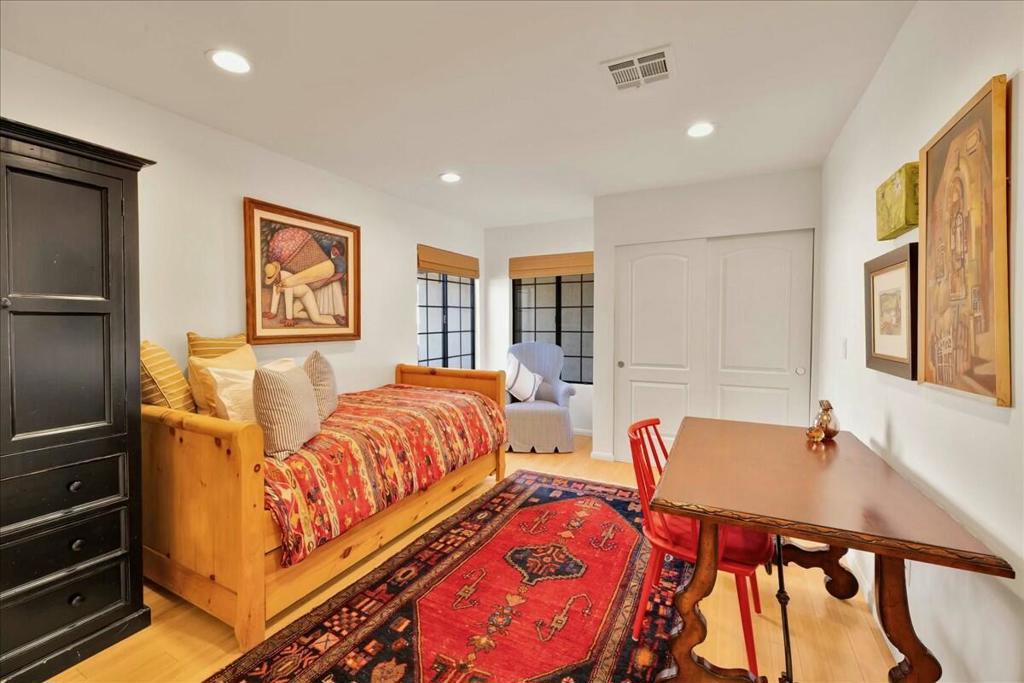 1424 S San Joaquin Drive