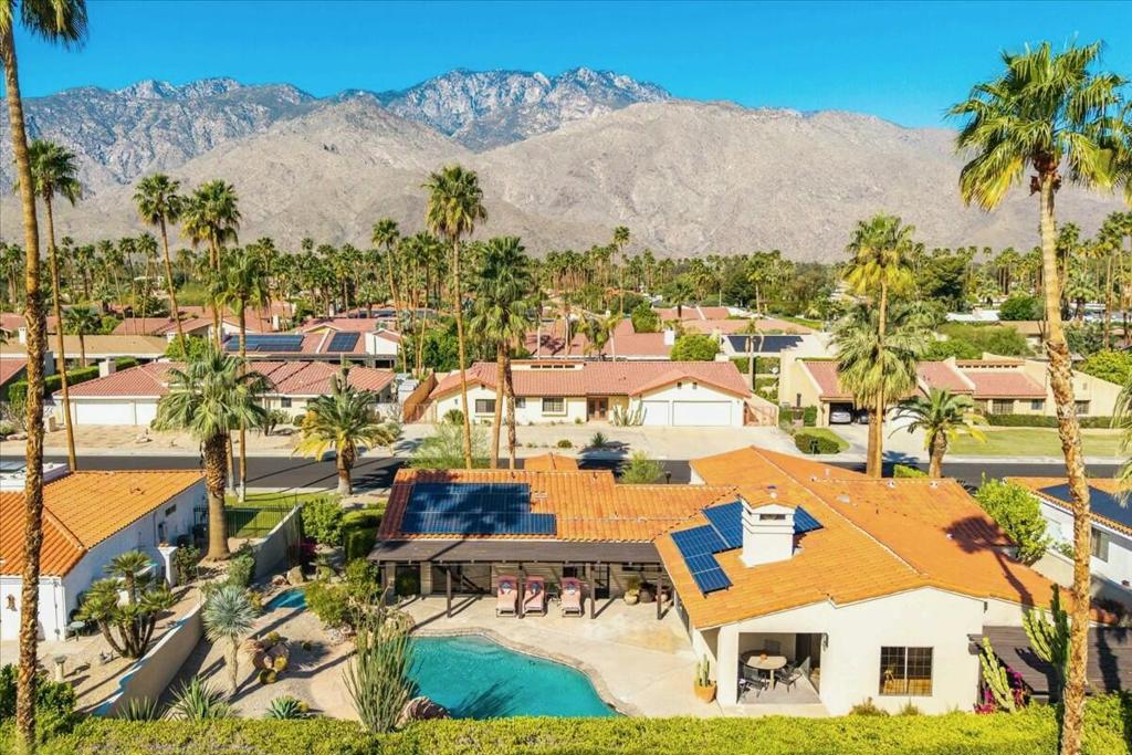 1424 S San Joaquin Drive