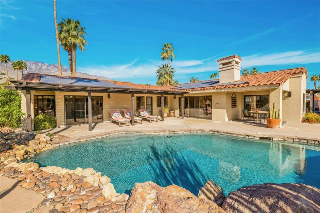 1424 S San Joaquin Drive