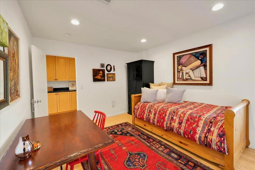 1424 S San Joaquin Drive