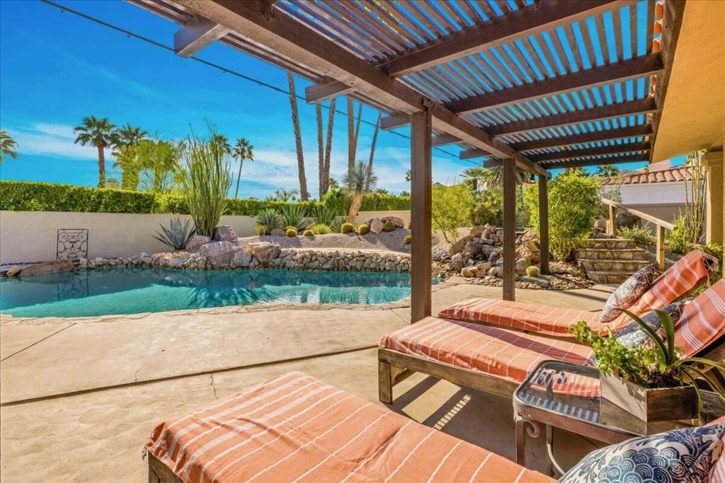 1424 S San Joaquin Drive