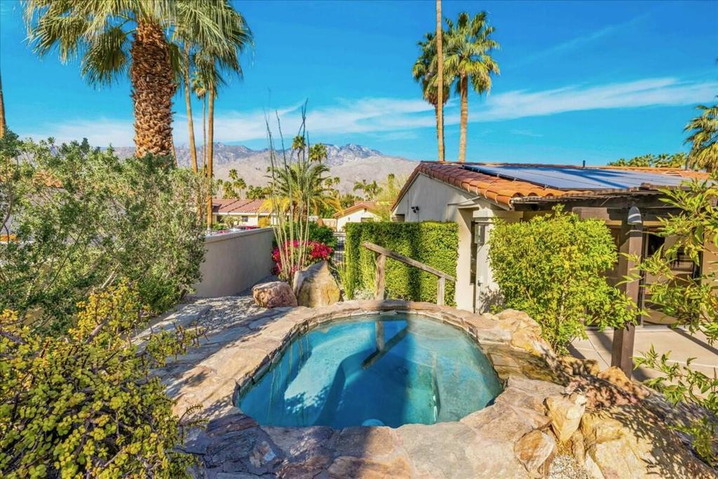 1424 S San Joaquin Drive