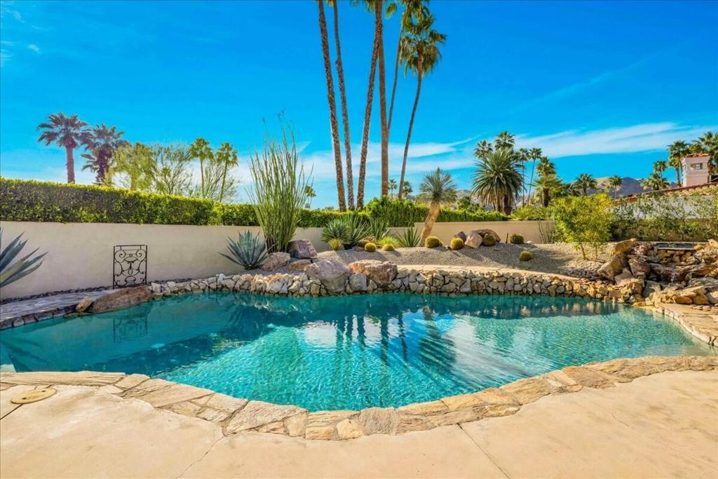 1424 S San Joaquin Drive