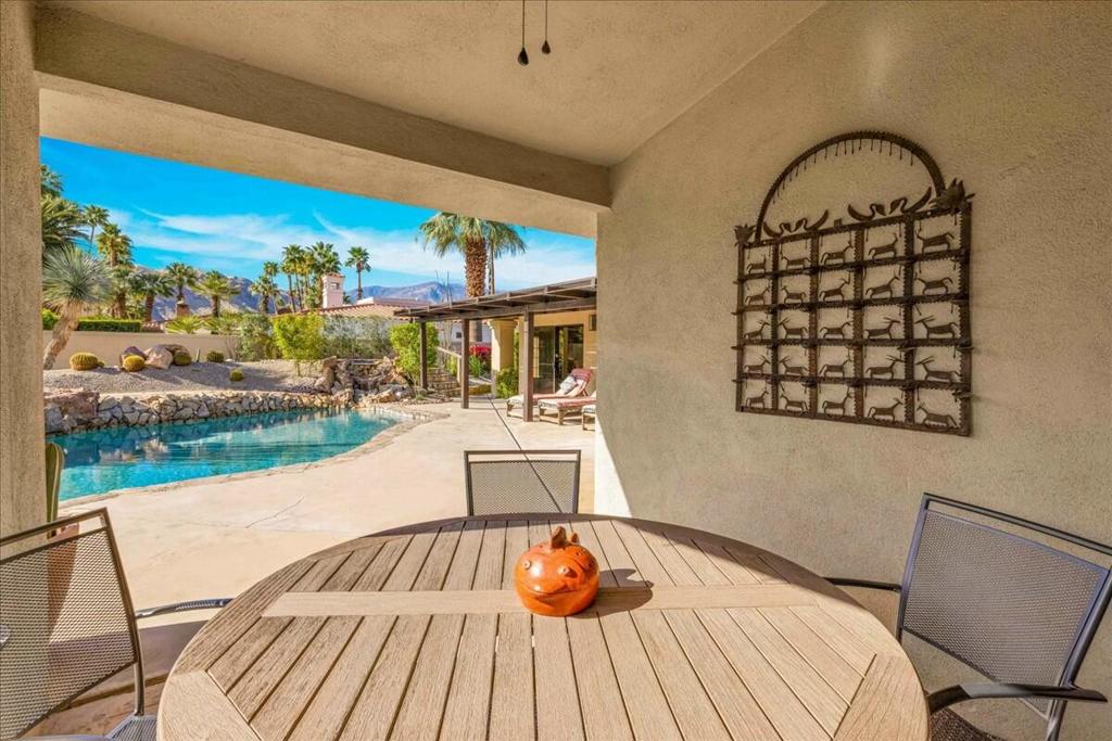 1424 S San Joaquin Drive