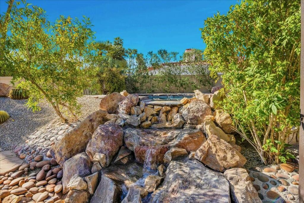 1424 S San Joaquin Drive