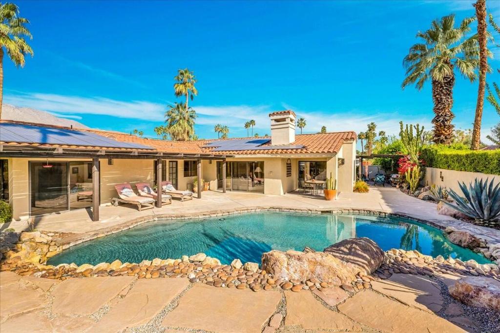 1424 S San Joaquin Drive