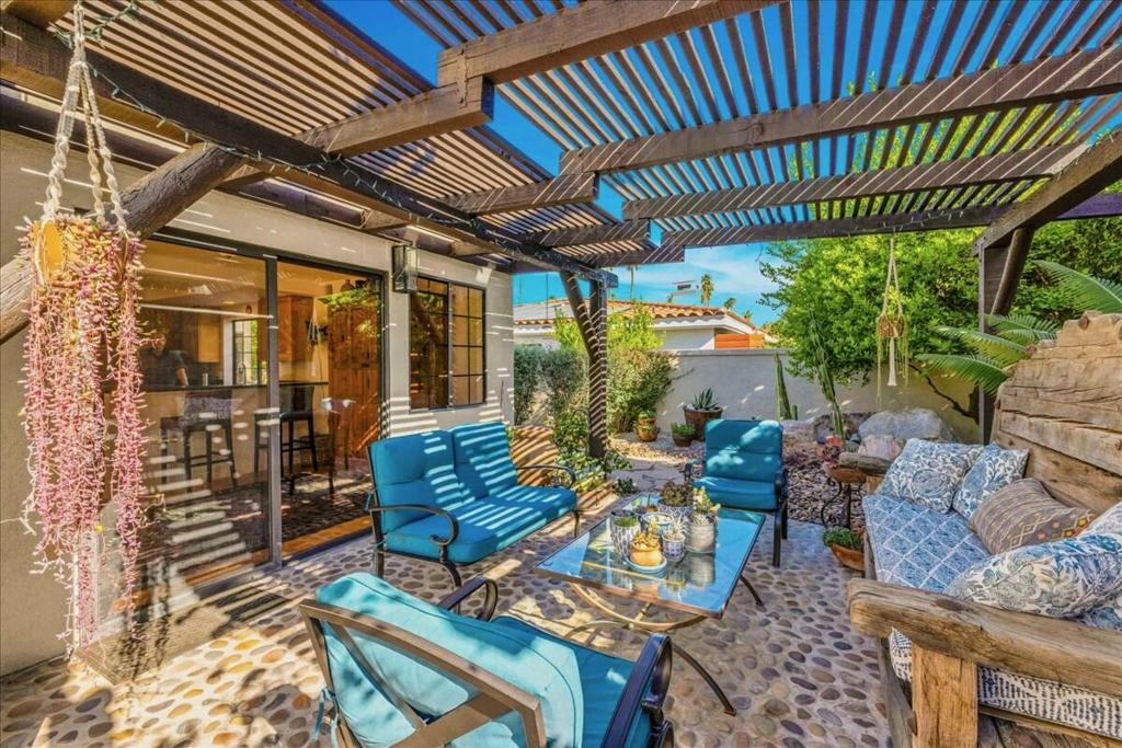 1424 S San Joaquin Drive