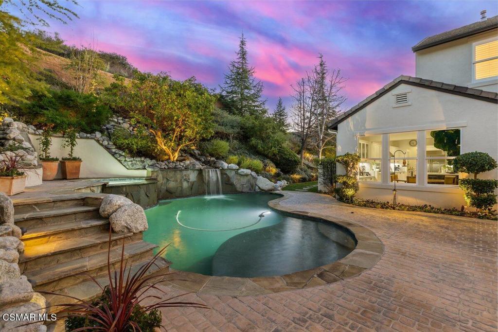 1561 Sycamore Canyon Drive