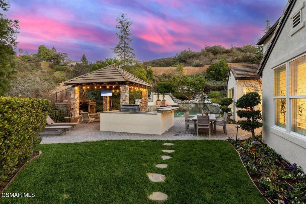 1561 Sycamore Canyon Drive