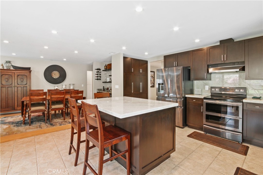 2443 E Orangeview Lane