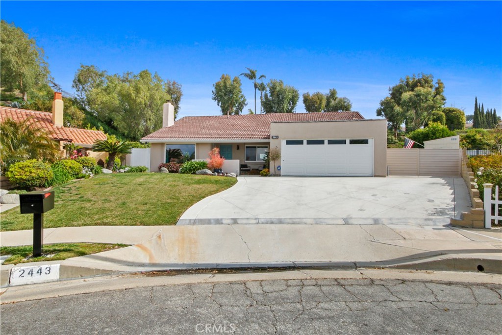2443 E Orangeview Lane