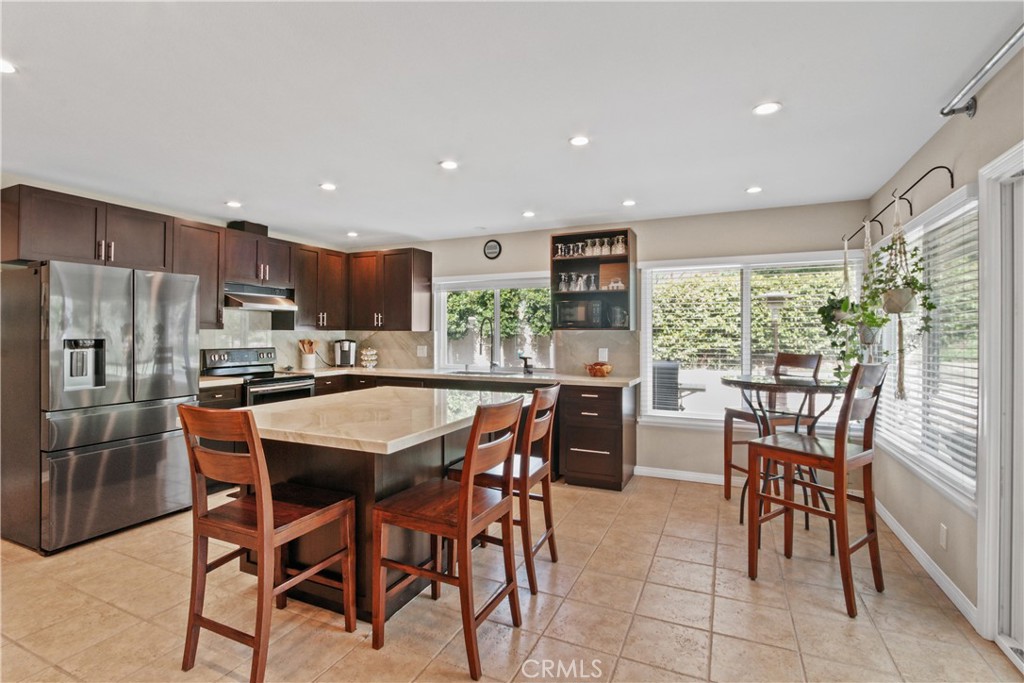 2443 E Orangeview Lane