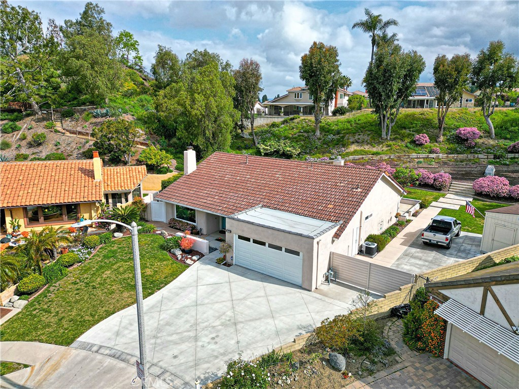 2443 E Orangeview Lane