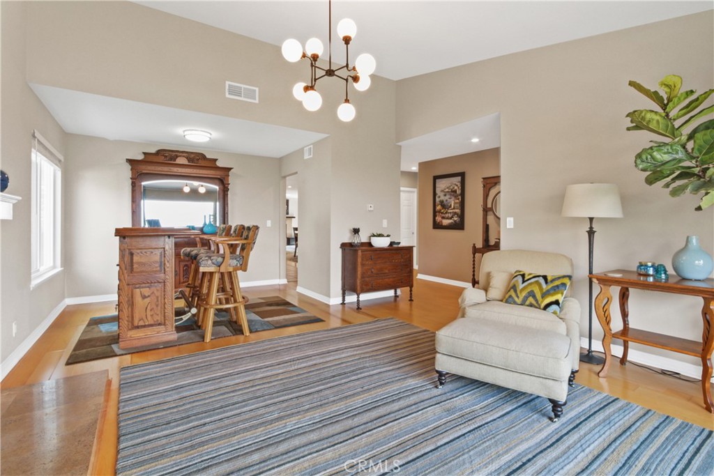 2443 E Orangeview Lane