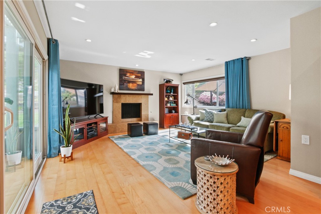 2443 E Orangeview Lane