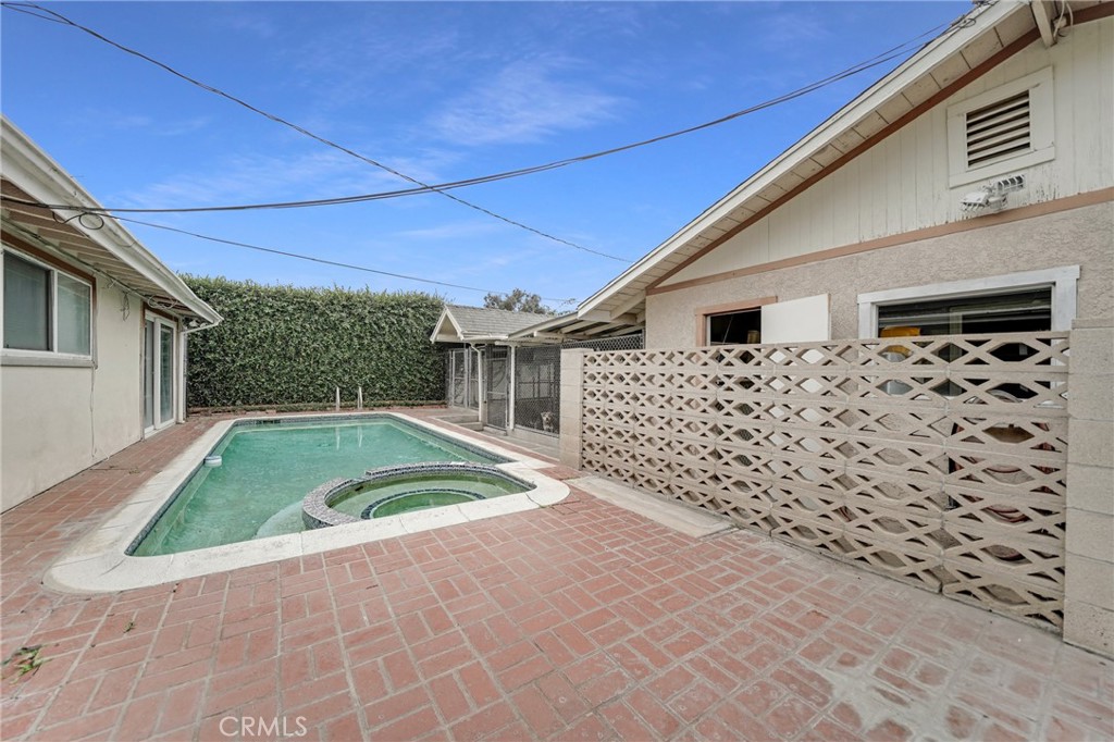 20321 & 20311 Riverside Drive