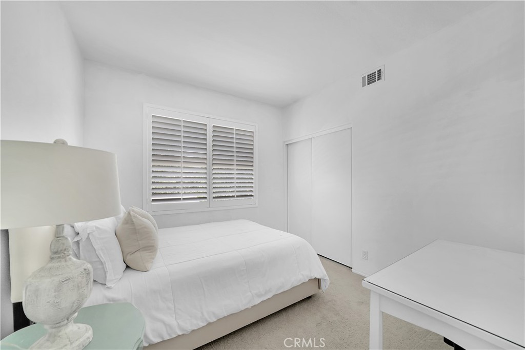 1325 S Country Glen Way