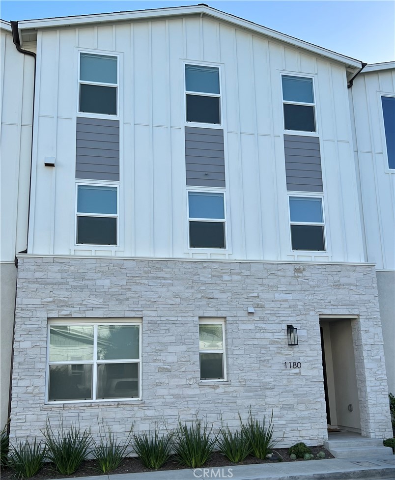1180 Winslow Lane