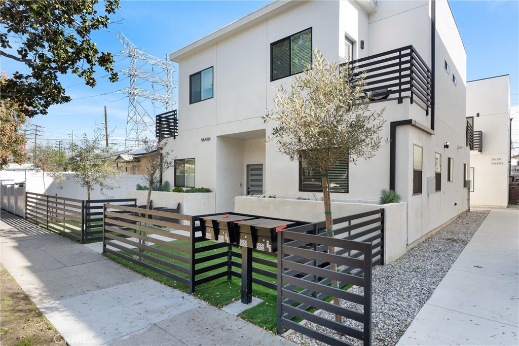 5648 Auckland Avenue