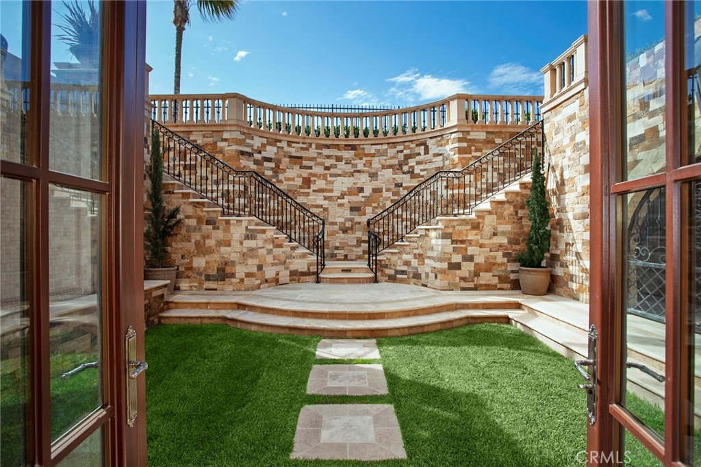 12 Skyridge