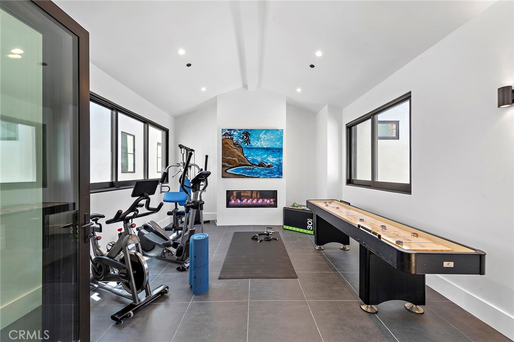 604 1/2 Acacia Avenue