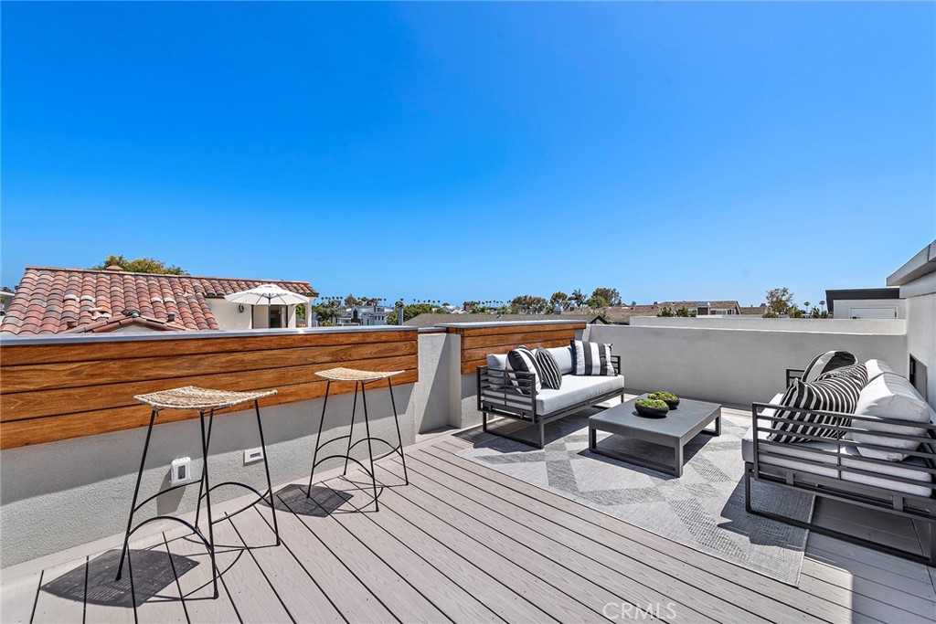 604 1/2 Acacia Avenue