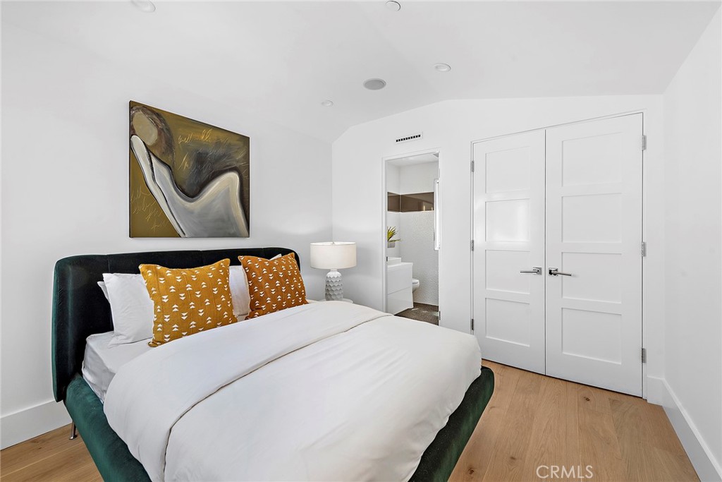 604 1/2 Acacia Avenue