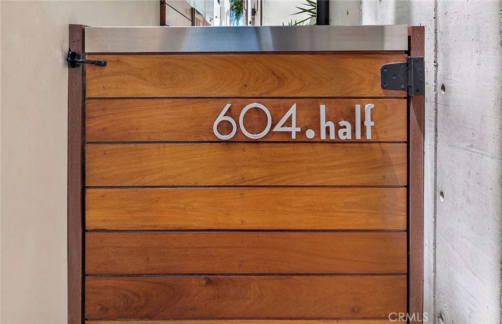 604 1/2 Acacia Avenue