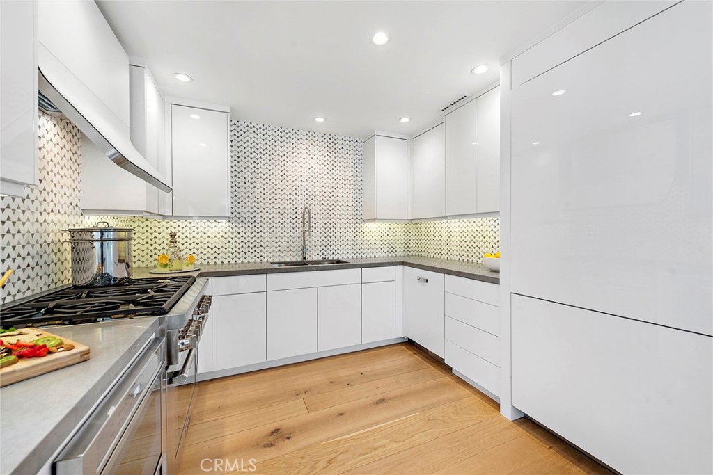 604 1/2 Acacia Avenue