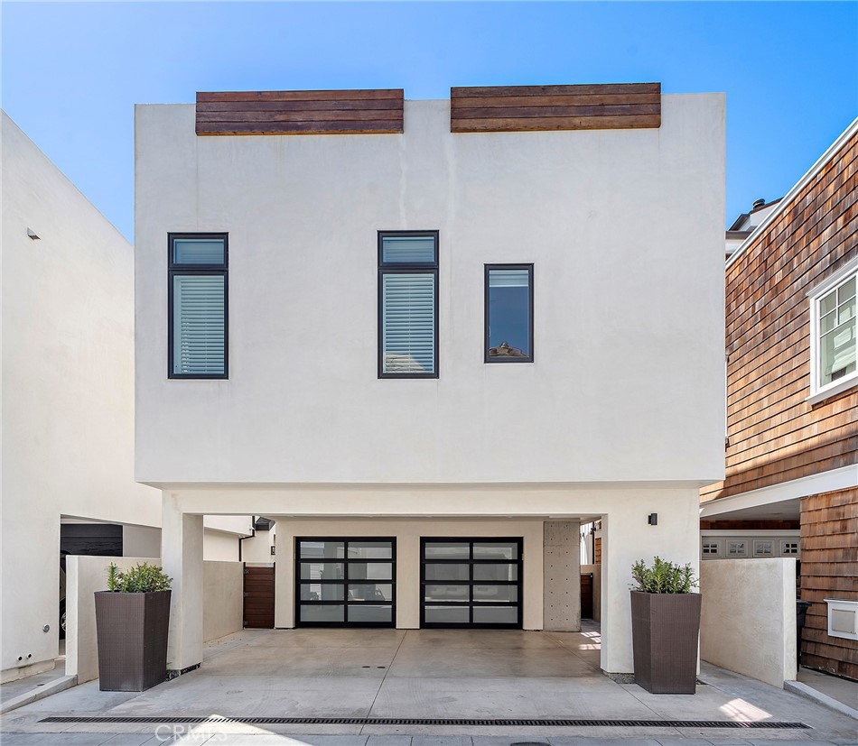 604 1/2 Acacia Avenue