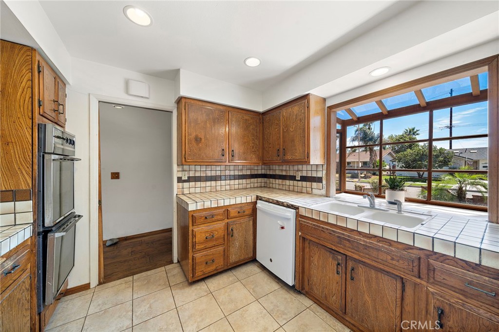 2217 E Parkside Avenue