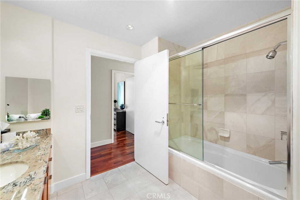 3141 Michelson Drive 1607