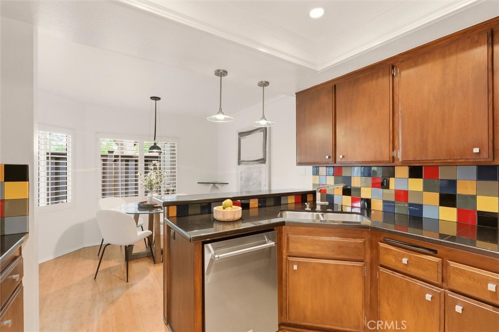 220 Lemon Grove