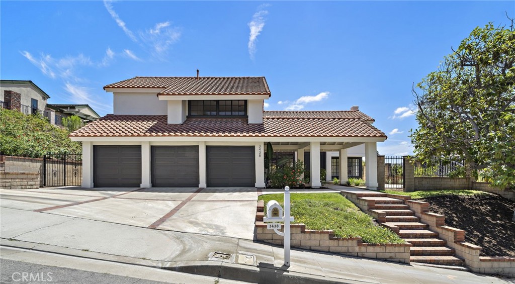 3438 E Meadowridge